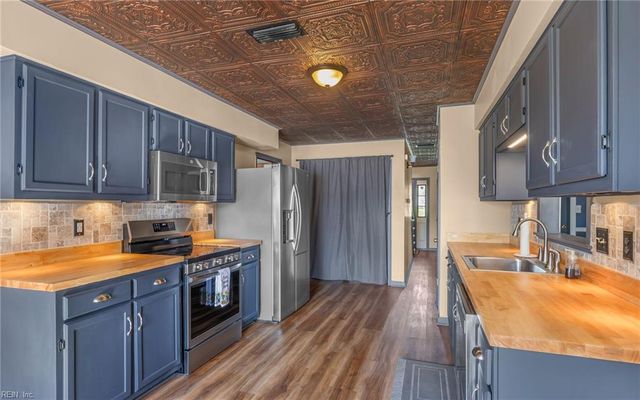 2017 Haviland DR, Virginia Beach, VA 23454