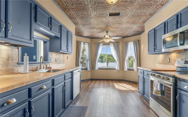 2017 Haviland DR, Virginia Beach, VA 23454