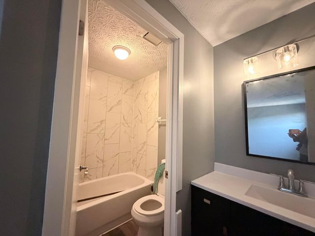 955 Cross Country Drive, F, Columbus, OH 43235