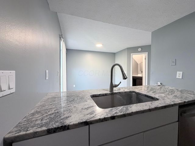 955 Cross Country Drive, F, Columbus, OH 43235