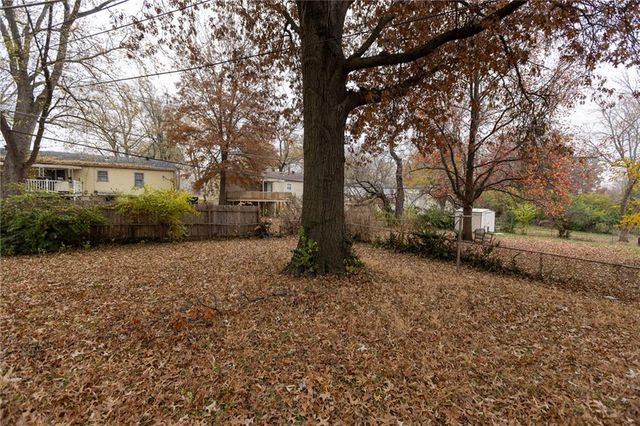 9219 Lewis Avenue, Kansas City, MO 64138