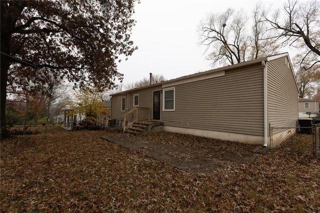 9219 Lewis Avenue, Kansas City, MO 64138