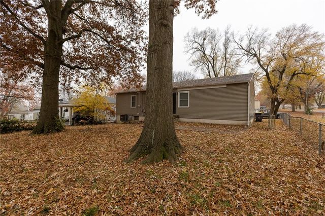 9219 Lewis Avenue, Kansas City, MO 64138