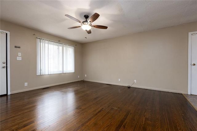 9219 Lewis Avenue, Kansas City, MO 64138