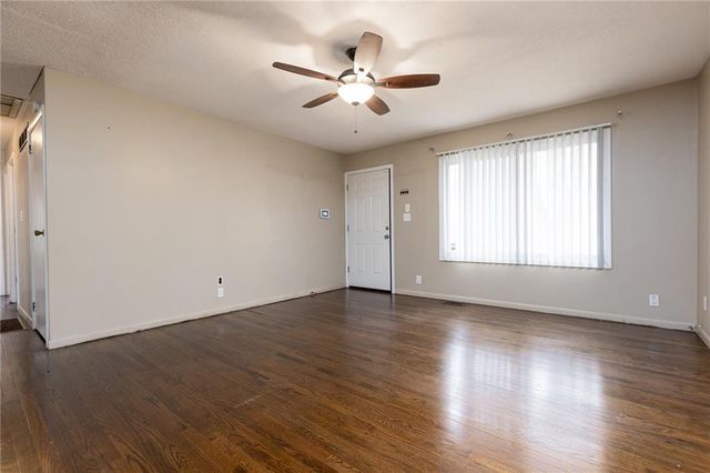 9219 Lewis Avenue, Kansas City, MO 64138