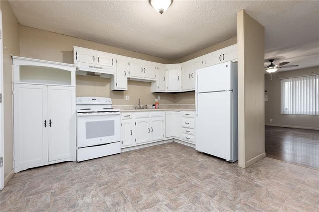 9219 Lewis Avenue, Kansas City, MO 64138