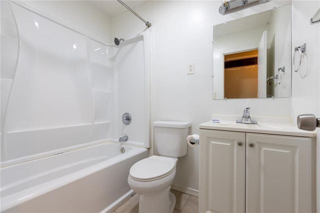 9219 Lewis Avenue, Kansas City, MO 64138