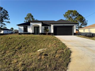 2906 29th ST SW, Lehigh Acres, FL 33976