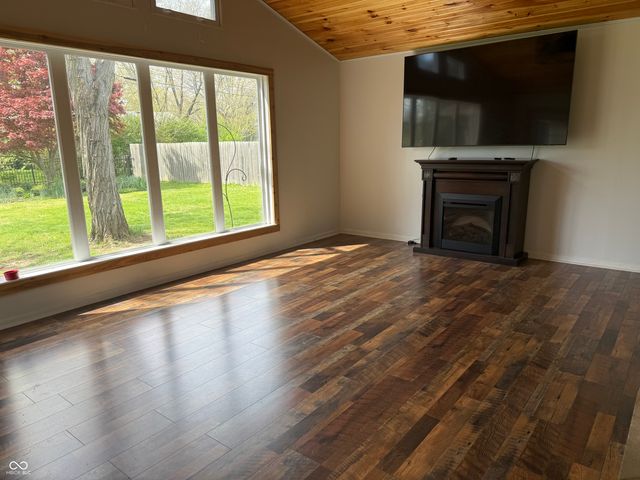 4226 Roselawn Avenue, Columbus, IN 47203