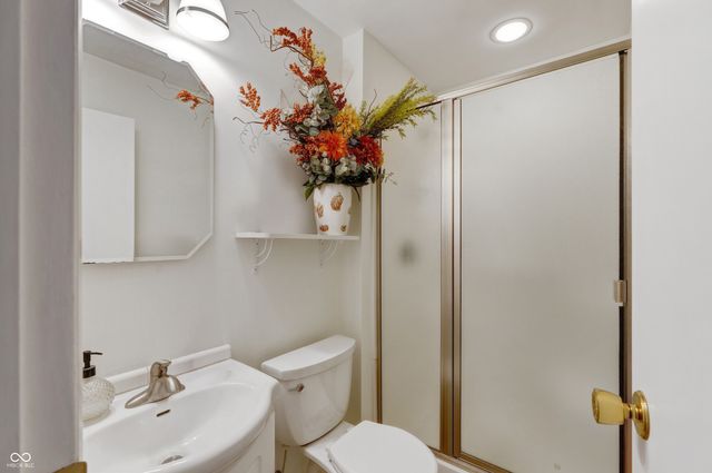 4226 Roselawn Avenue, Columbus, IN 47203