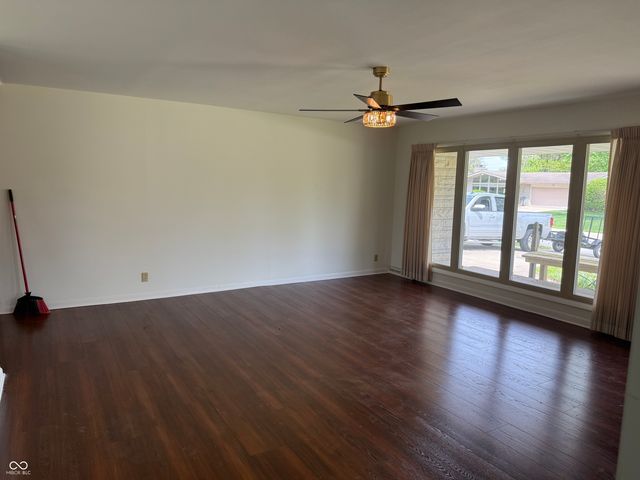 4226 Roselawn Avenue, Columbus, IN 47203