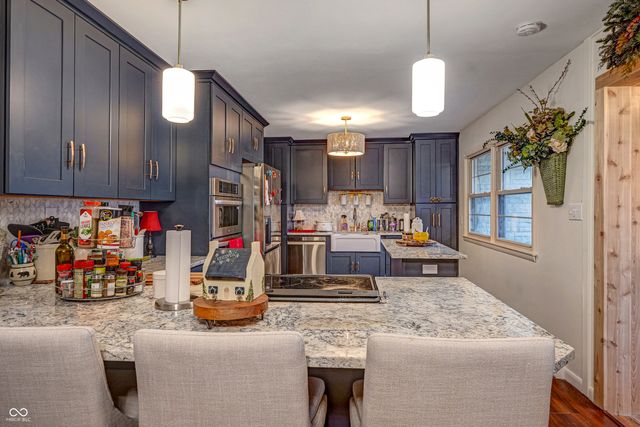 4226 Roselawn Avenue, Columbus, IN 47203