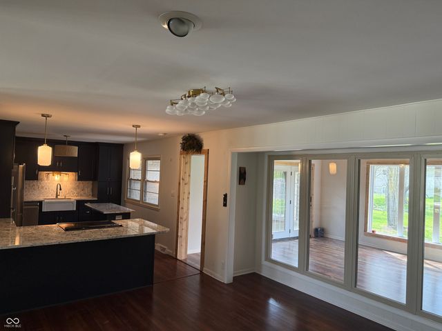 4226 Roselawn Avenue, Columbus, IN 47203