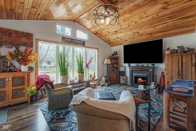 4226 Roselawn Avenue, Columbus, IN 47203