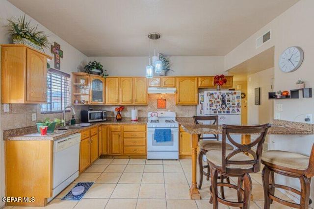 671 Teichelkamp Drive, Horizon City, TX 79928