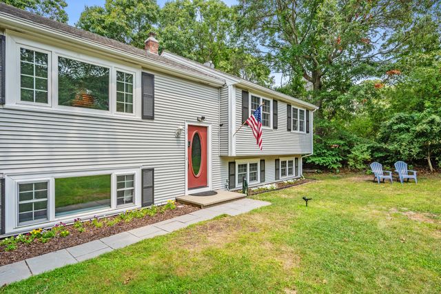 17 Colony Avenue, Buzzards Bay, MA 02532