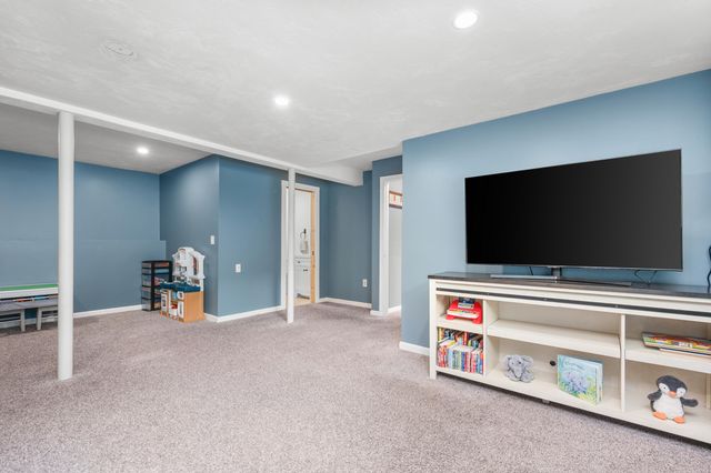 17 Colony Avenue, Buzzards Bay, MA 02532