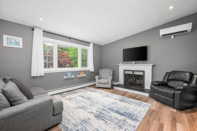 17 Colony Avenue, Buzzards Bay, MA 02532