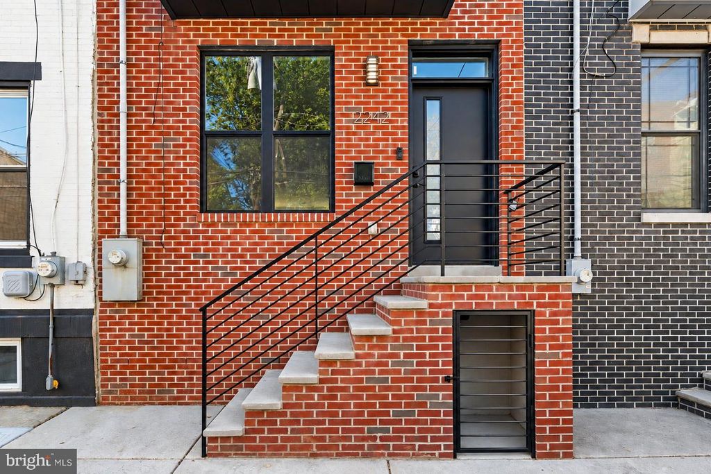 2242 N HOWARD ST, PHILADELPHIA, PA 19133 — exterior