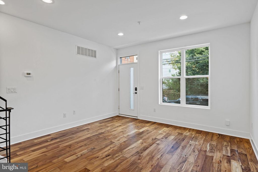 2242 N HOWARD ST, PHILADELPHIA, PA 19133 — photo 4