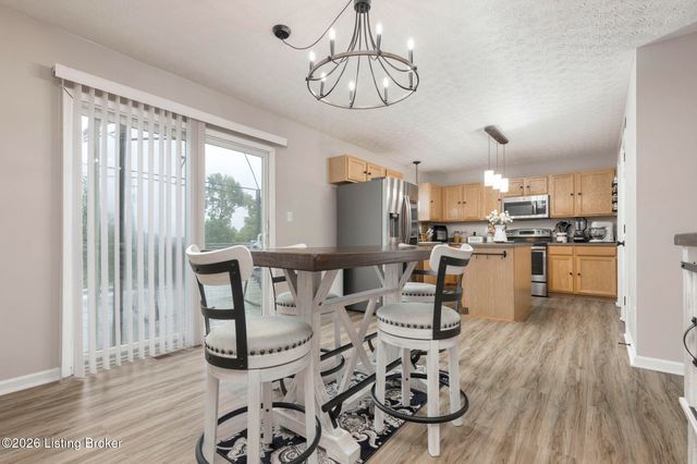 6601 Rockview Way, Louisville, KY 40299