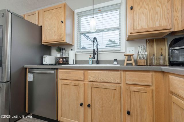 6601 Rockview Way, Louisville, KY 40299