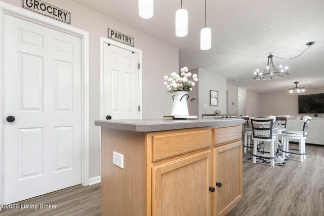 6601 Rockview Way, Louisville, KY 40299