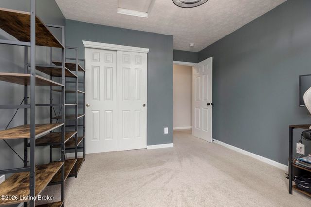 6601 Rockview Way, Louisville, KY 40299
