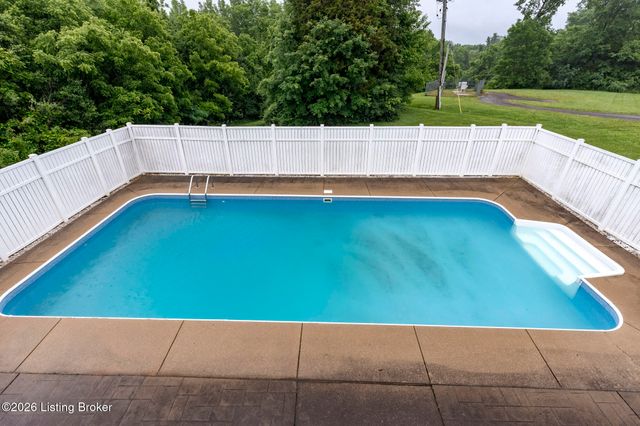 6601 Rockview Way, Louisville, KY 40299