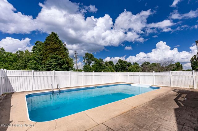 6601 Rockview Way, Louisville, KY 40299