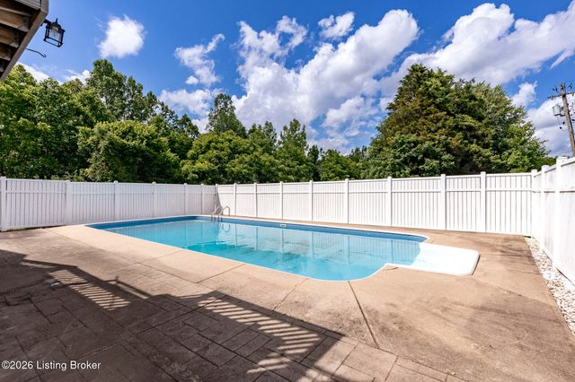 6601 Rockview Way, Louisville, KY 40299