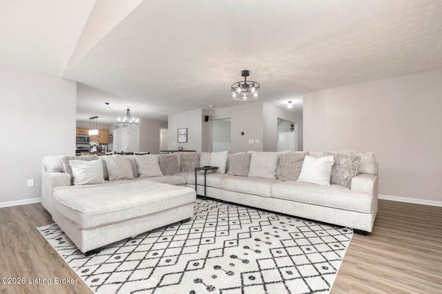 6601 Rockview Way, Louisville, KY 40299