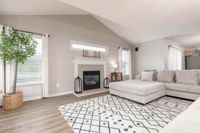 6601 Rockview Way, Louisville, KY 40299