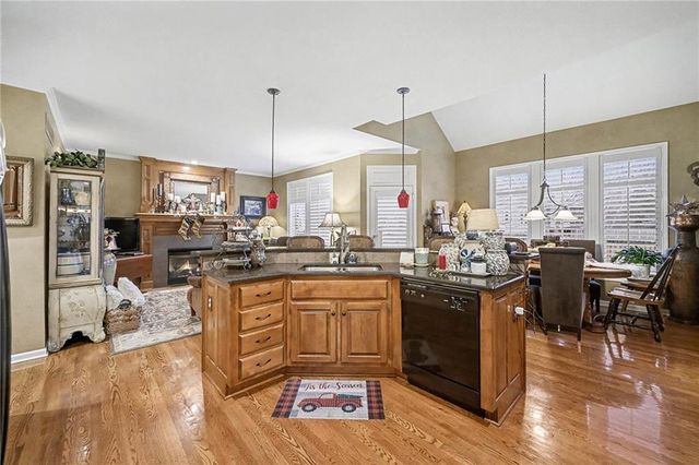 15206 W 164th Terrace, Olathe, KS 66062