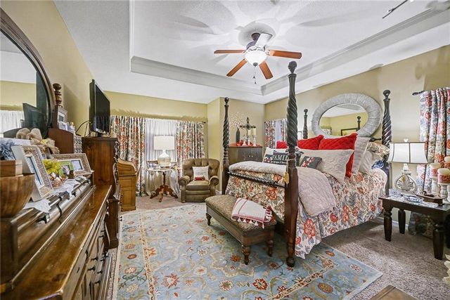 15206 W 164th Terrace, Olathe, KS 66062