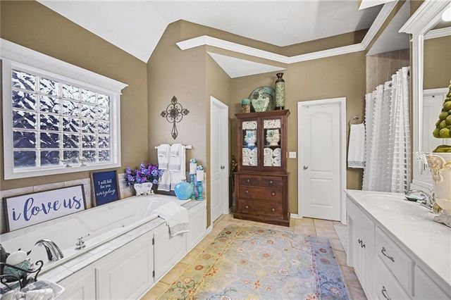 15206 W 164th Terrace, Olathe, KS 66062