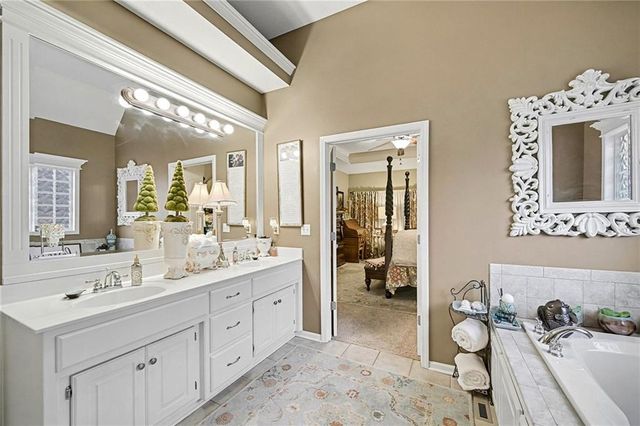 15206 W 164th Terrace, Olathe, KS 66062