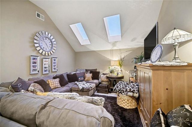 15206 W 164th Terrace, Olathe, KS 66062