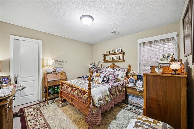 15206 W 164th Terrace, Olathe, KS 66062