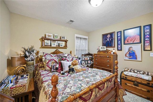 15206 W 164th Terrace, Olathe, KS 66062