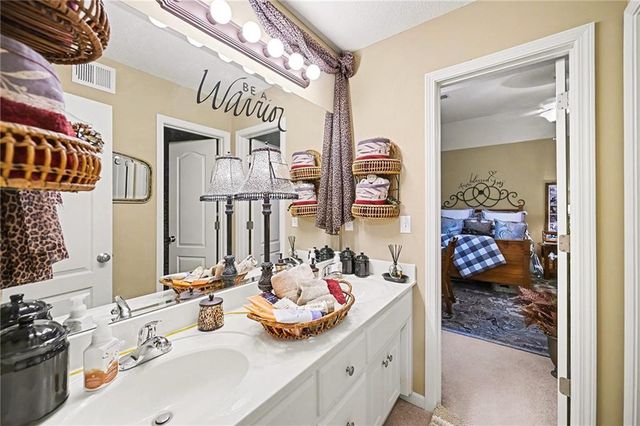 15206 W 164th Terrace, Olathe, KS 66062