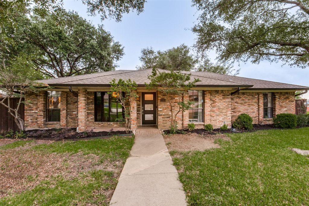 2212 San Simeon Place, Carrollton, TX 75006