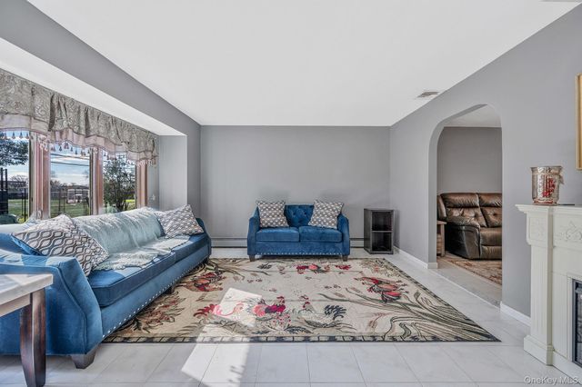 257 Garden City Road, Franklin Square, NY 11010