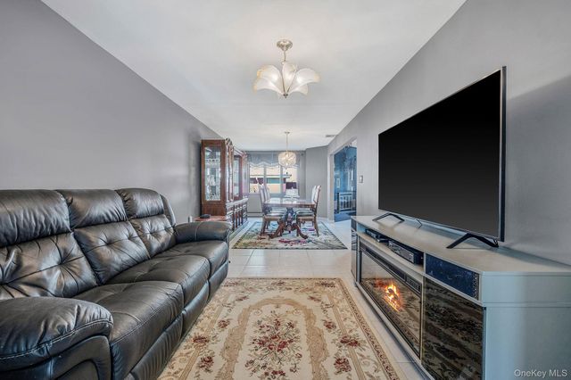 257 Garden City Road, Franklin Square, NY 11010