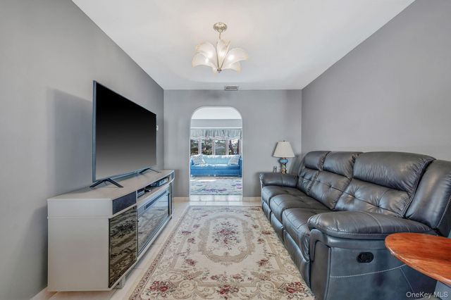 257 Garden City Road, Franklin Square, NY 11010