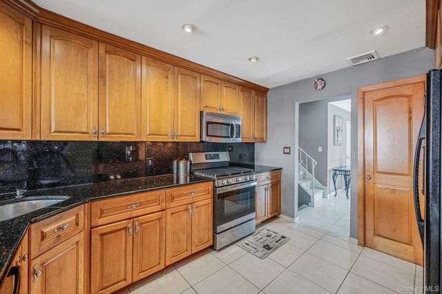 257 Garden City Road, Franklin Square, NY 11010