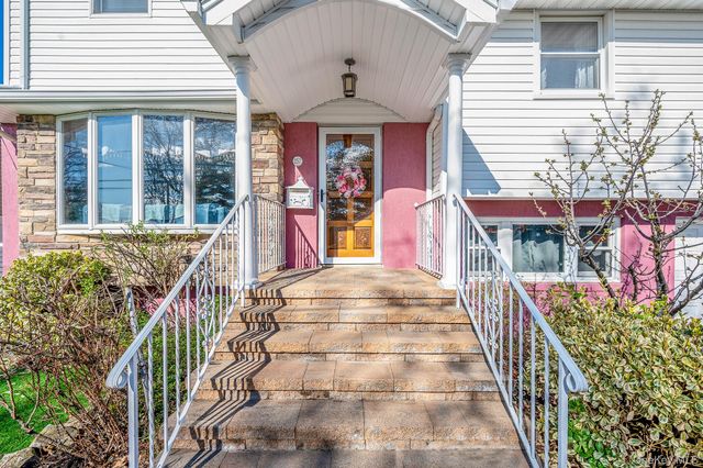 257 Garden City Road, Franklin Square, NY 11010