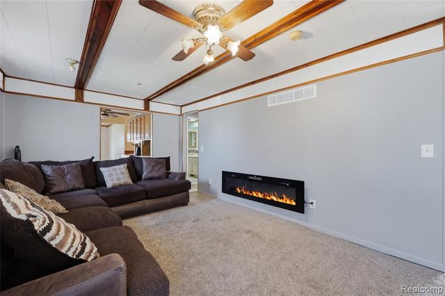 13412 Common Road, Warren, MI 48088