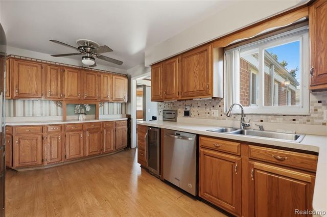 13412 Common Road, Warren, MI 48088