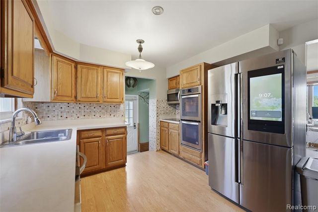 13412 Common Road, Warren, MI 48088